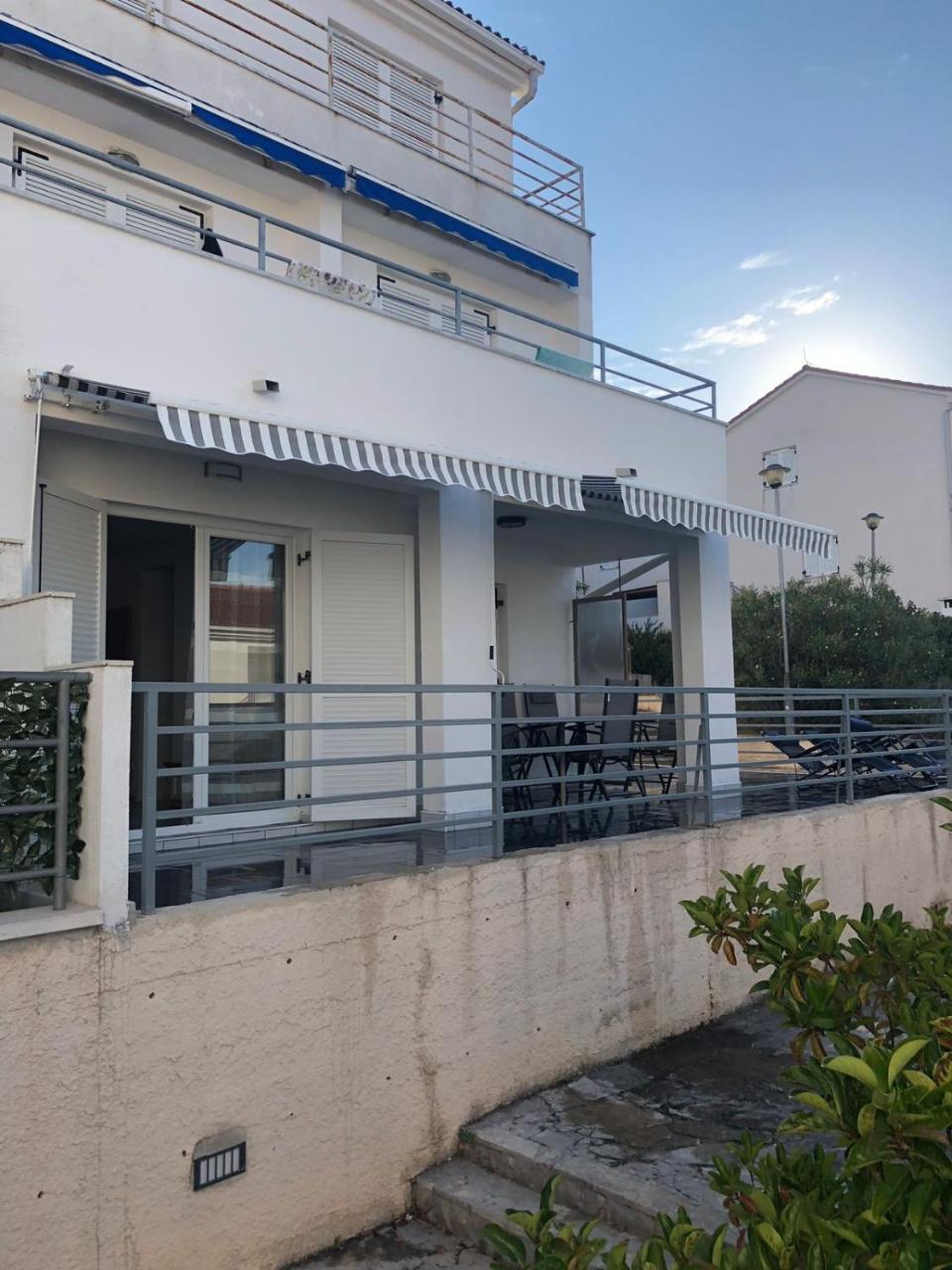 Apartman Ylli Nečujam Exterior foto