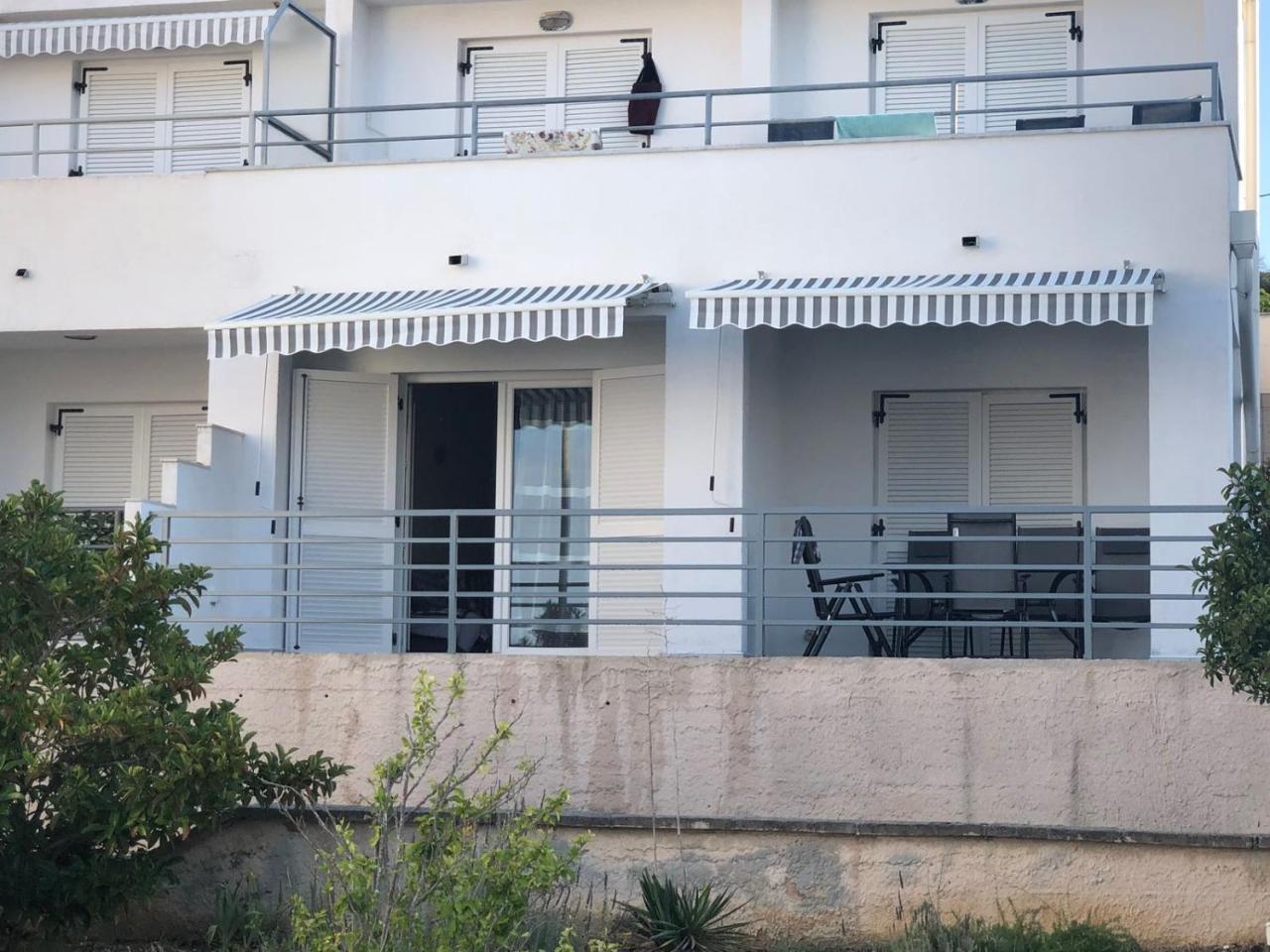 Apartman Ylli Nečujam Exterior foto