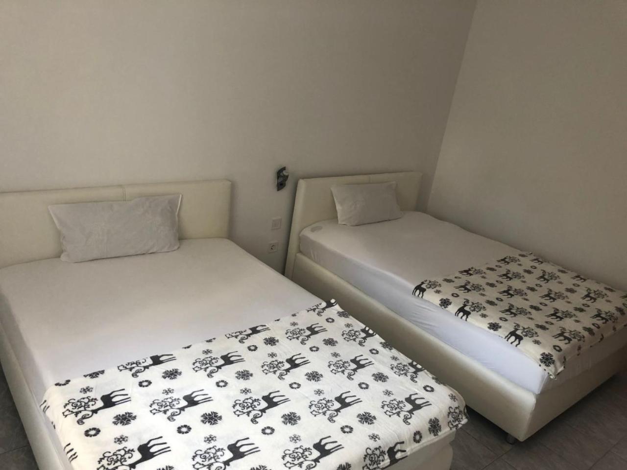 Apartman Ylli Nečujam Exterior foto